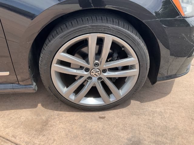 Used 2017 Volkswagen Passat 1.8T R-Line FWD image 11