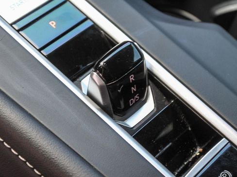 Used 2025 Volkswagen Atlas SE image 21