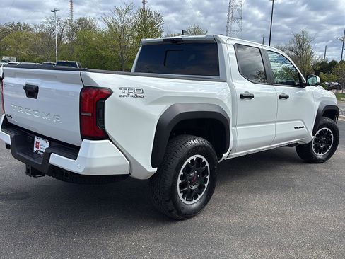 Used 2025 Toyota Tacoma TRD Off-Road w/ TRD Off Road Premium Package AWD/4WD image 17