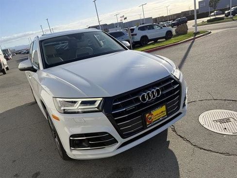 Used 2020 Audi Q5 e Prestige w/ Prestige Package image 7