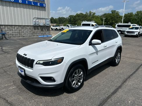 Used 2019 Jeep Cherokee Latitude Plus w/ Cold Weather Group AWD/4WD image 7