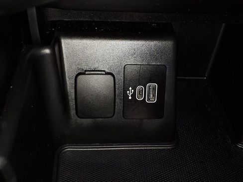 Used 2025 Ford Explorer Active image 25