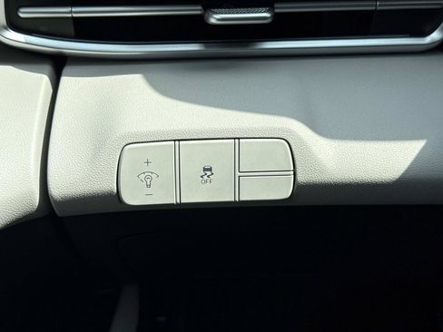 Certified 2025 Hyundai Elantra Limited FWD image 14