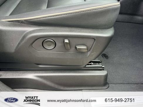 Used 2024 GMC Yukon SLT RWD image 26