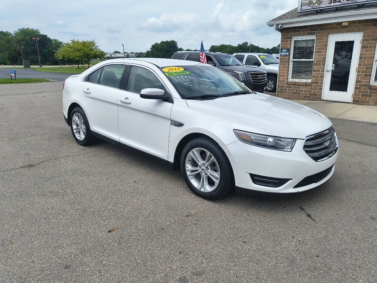 Used 2018 Ford Taurus SEL w/ Equipment Group 201A FWD image 3