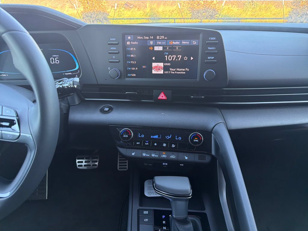 New 2026 Hyundai Elantra SEL Sport FWD image 27