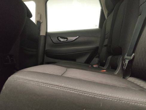 Used 2020 Nissan Rogue SV FWD image 18