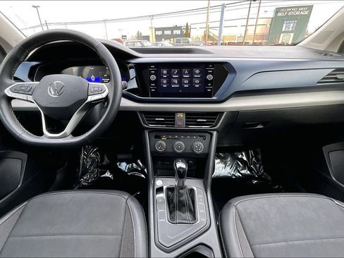 Used 2022 Volkswagen Taos SE w/ Panoramic Sunroof Package image 17