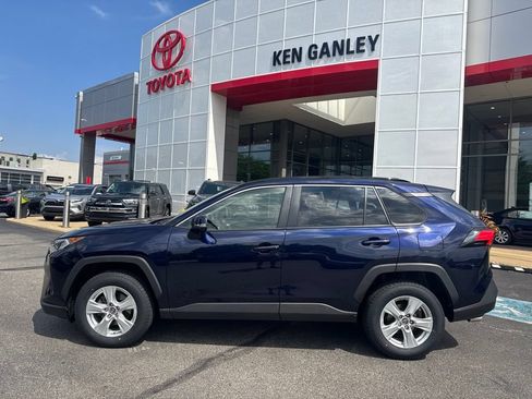 Used 2019 Toyota RAV4 XLE w/ Convenience Package AWD/4WD image 2