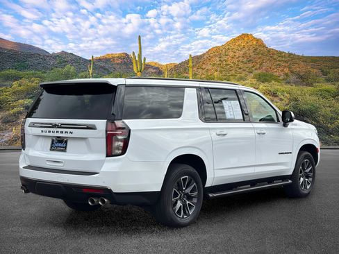 Used 2022 Chevrolet Suburban Z71 w/ Z71 Off-Road Package AWD/4WD image 4