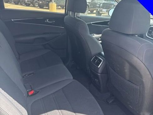 Used 2019 Kia Sorento L image 16