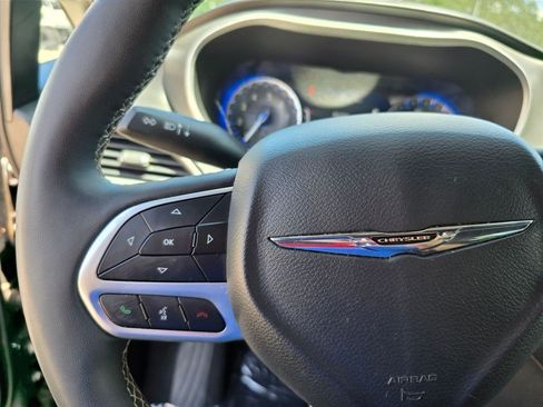 Used 2025 Chrysler Pacifica Select FWD image 18