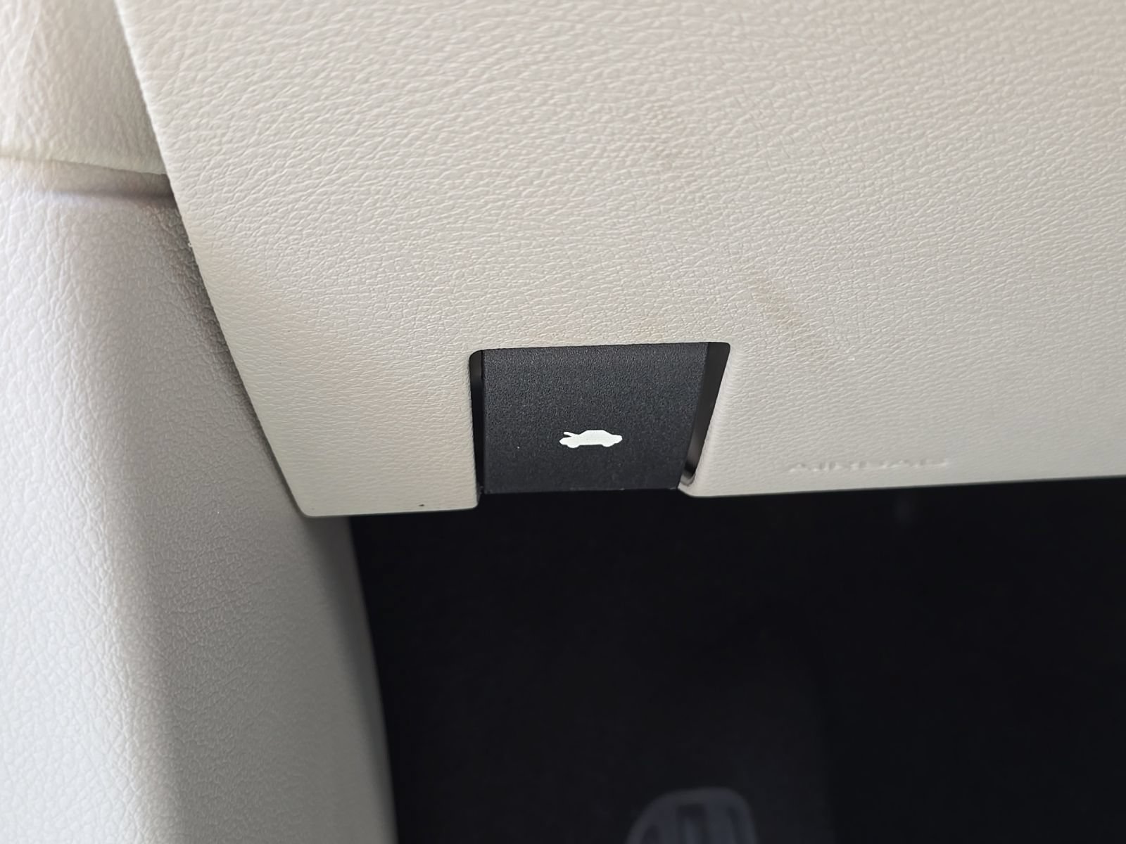 Used 2023 Chrysler Pacifica Touring-L FWD image 18