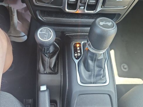 Used 2025 Jeep Wrangler Unlimited Sahara AWD/4WD image 18
