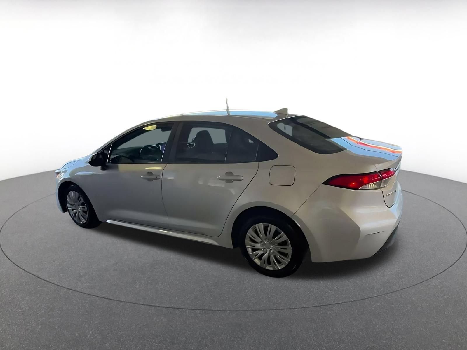 Used 2025 Toyota Corolla LE FWD image 9