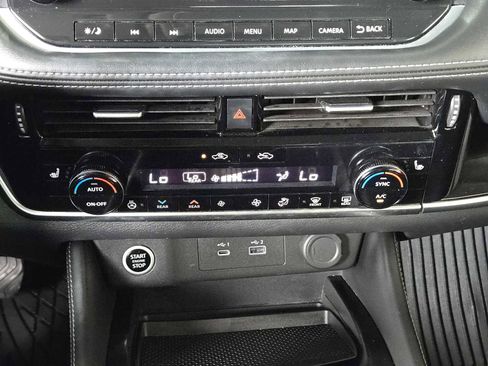 Used 2022 Nissan Rogue SL w/ SL Premium Package image 19