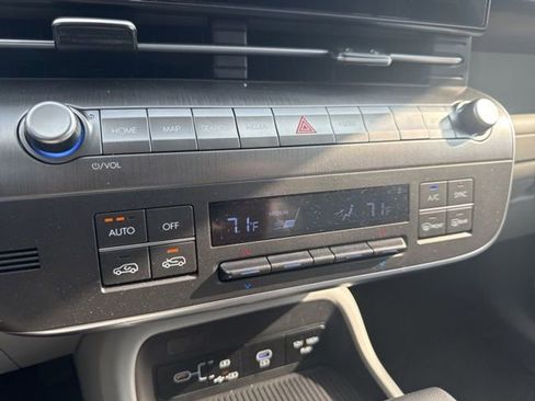 Used 2025 Hyundai Kona SEL image 19