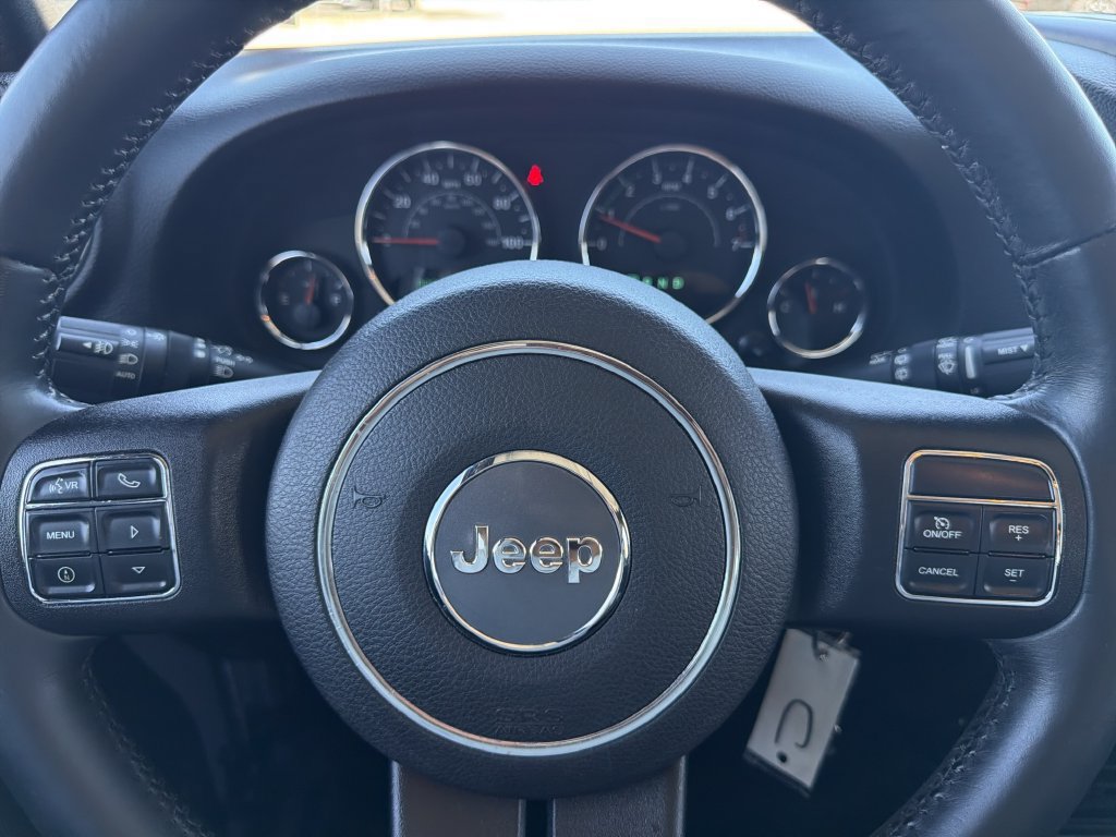 Used 2014 Jeep Wrangler Unlimited Sahara w/ Max Tow Package AWD/4WD image 27