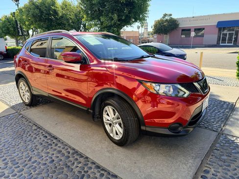 Used 2018 Nissan Rogue Sport SV image 3