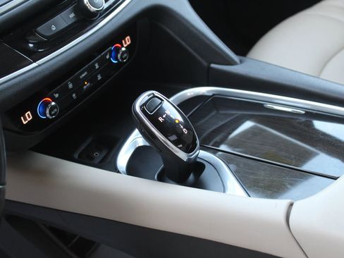 Used 2019 Buick Enclave Essence AWD/4WD image 23