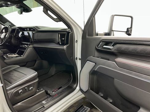 Used 2024 GMC Sierra 2500 AT4X image 42