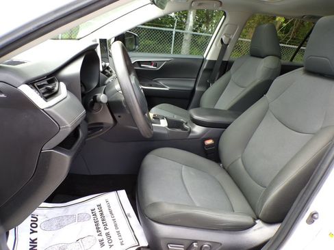 Used 2024 Toyota RAV4 XLE w/ Convenience Package FWD image 13