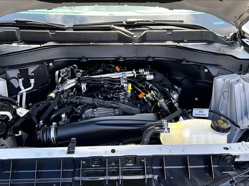 Used 2025 Ford Explorer Active AWD/4WD image 15