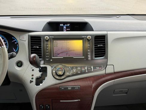 Used 2014 Toyota Sienna Limited image 12
