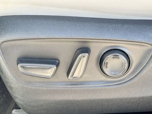 Used 2025 Toyota Sienna XLE AWD/4WD image 12