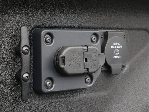 Used 2024 RAM 2500 Tradesman w/ Chrome Appearance Group image 19