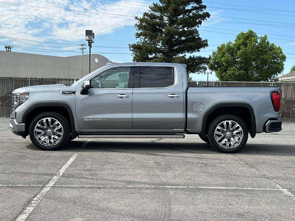 Used 2025 GMC Sierra 1500 Denali w/ Denali Reserve Package AWD/4WD image 2
