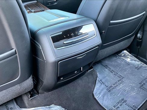 Used 2023 Cadillac Escalade ESV Premium Luxury AWD/4WD image 25