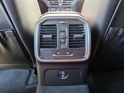 Used 2025 Porsche Macan image 20