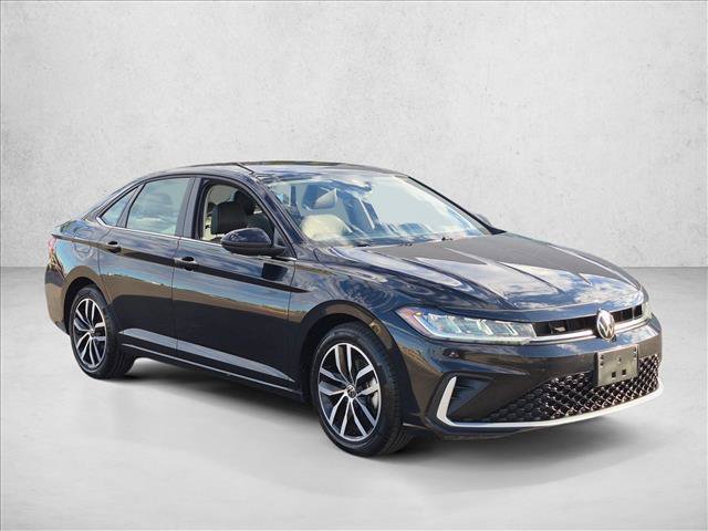 Used 2025 Volkswagen Jetta SE FWD image 3