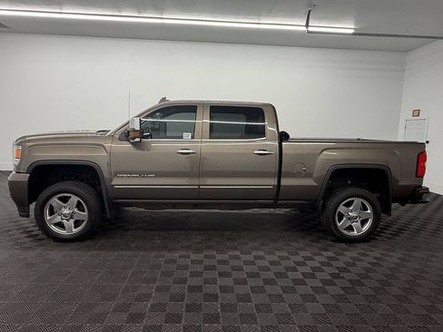 Used 2015 GMC Sierra 2500 Denali w/ Duramax Plus Package AWD/4WD image 2