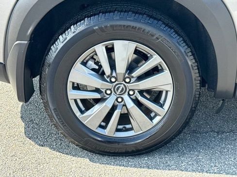 Used 2022 Nissan Pathfinder SV FWD image 17
