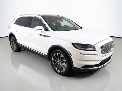 Used 2022 Lincoln Nautilus Reserve w/ Luxury Package image 2