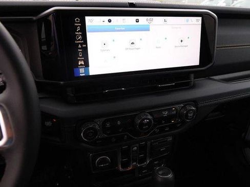 Used 2024 Jeep Wrangler Unlimited Sahara w/ Technology Group AWD/4WD image 15