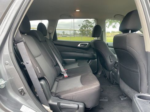 Used 2020 Nissan Pathfinder SV image 15