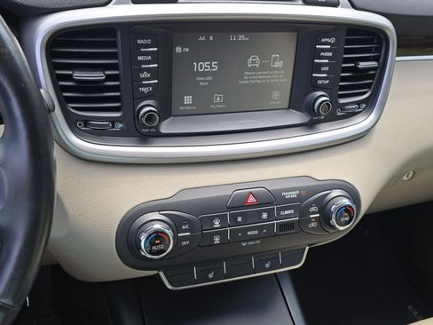 Used 2017 Kia Sorento AWD w/ LX Convenience Package image 28