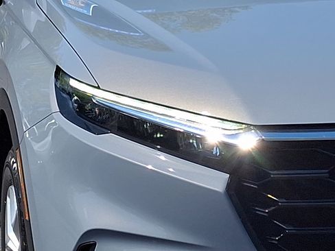 Certified 2025 Honda CR-V LX image 9