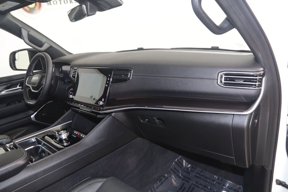 Used 2024 Jeep Wagoneer 4WD image 36