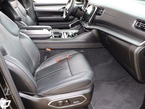 Used 2023 Jeep Wagoneer Series II RWD image 18