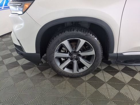 Certified 2025 Honda Pilot Elite image 30