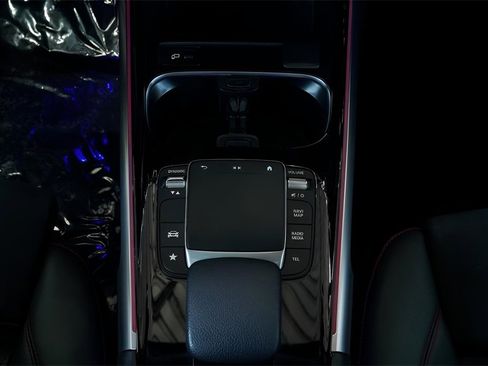 Used 2021 Mercedes-Benz GLB 250 GLB 250 image 41