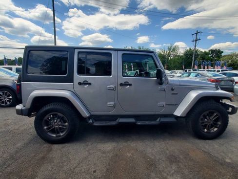 Used 2016 Jeep Wrangler Unlimited Sahara AWD/4WD image 12