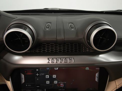 Used 2020 Ferrari Portofino image 31