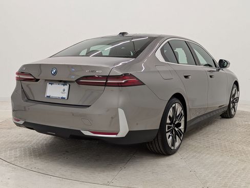 New 2026 BMW i5 eDrive40 w/ Premium Package RWD image 9