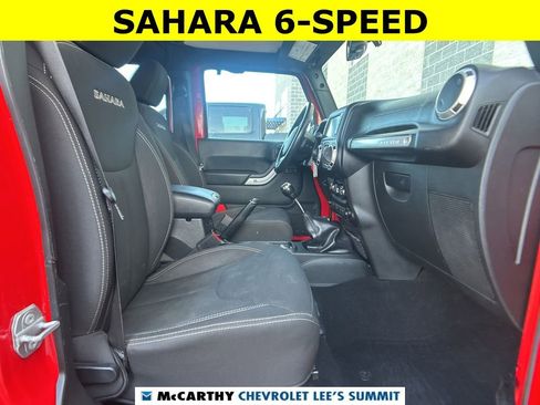 Used 2018 Jeep Wrangler Unlimited Sahara w/ Dual Top Group image 40