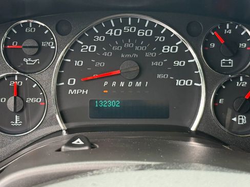 Used 2021 Chevrolet Express 2500 w/ Driver Convenience Package RWD image 18